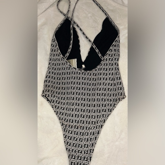 Fendi
FF-motif U-neck swimsuit - Picture 3 of 3